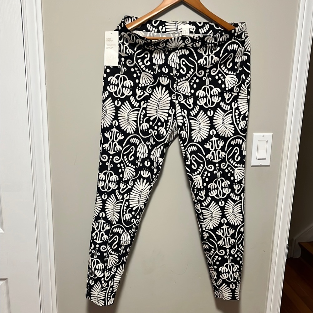 H&M Black and White Print Women's stretchy skinny capris size 12 NWT